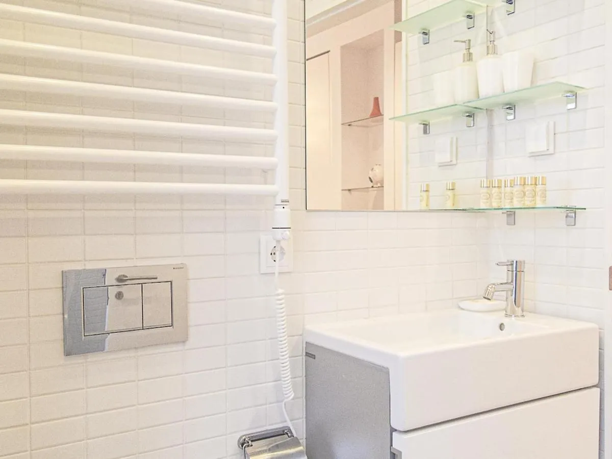 Bairro Alto Charming Bright Apt With Ac Elevator Lisbon Apartment